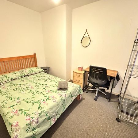 Entire 3 Bedroom House- Free Parking Ливерпуль Экстерьер фото