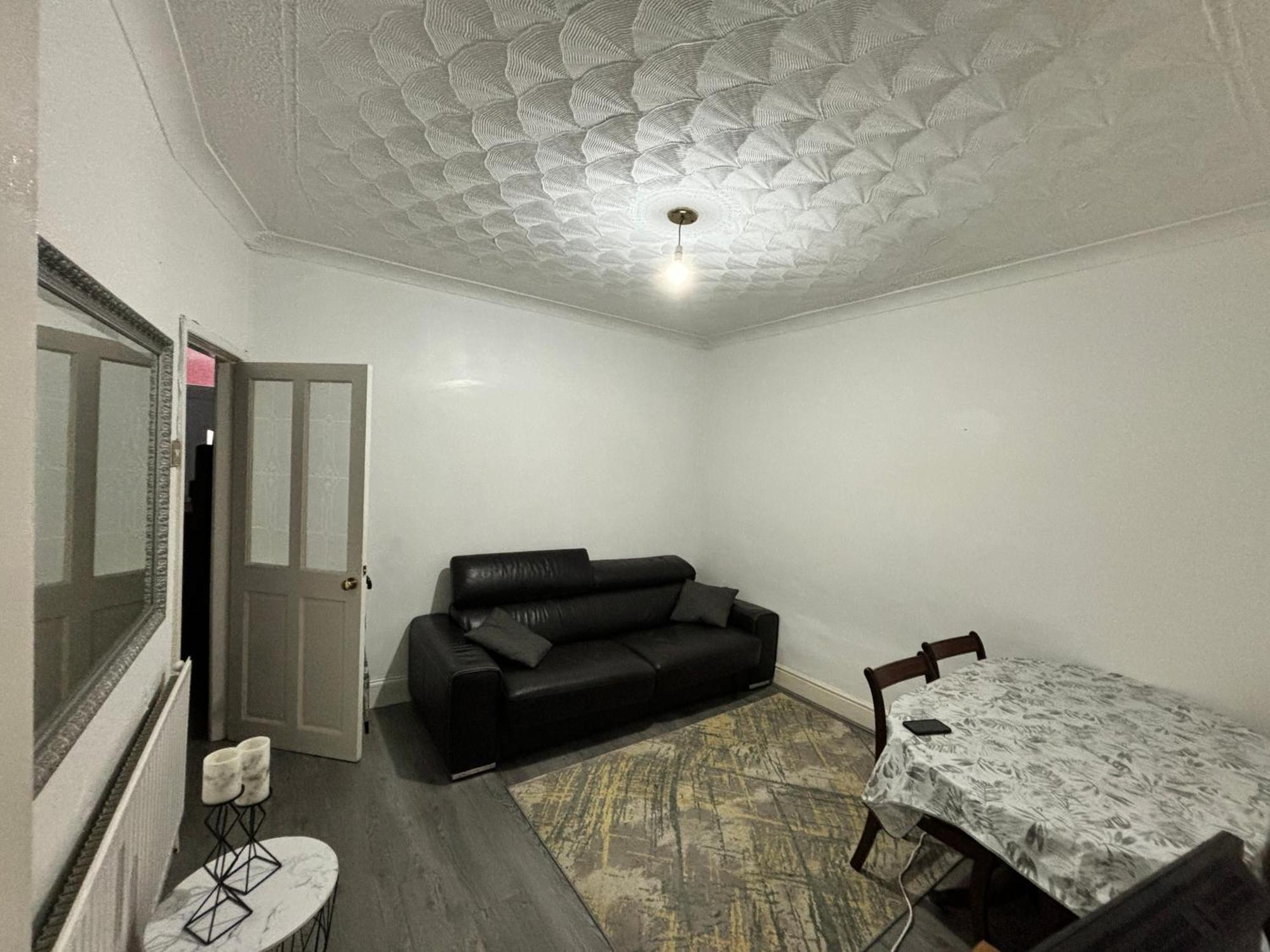 Entire 3 Bedroom House- Free Parking Ливерпуль Экстерьер фото